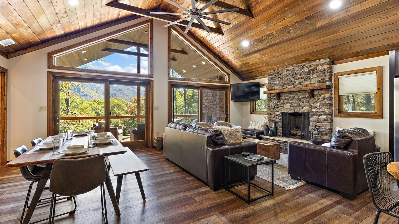 Photo of Livingroom in Seven Devils