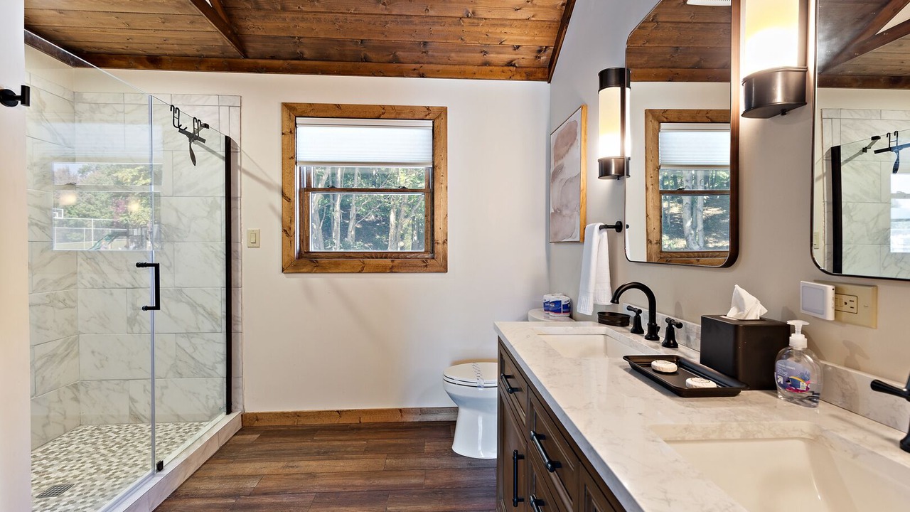 Photo of Bathroom in Seven Devils