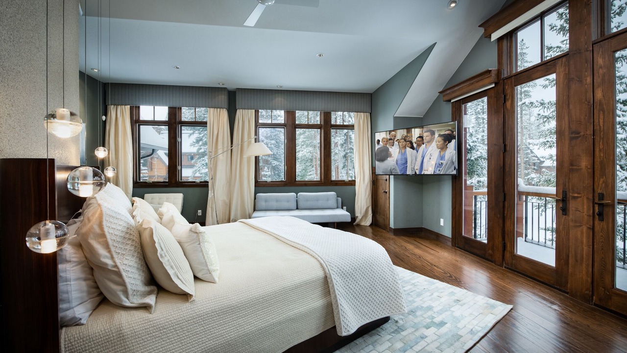 Photo of Bedroom in Peak 8