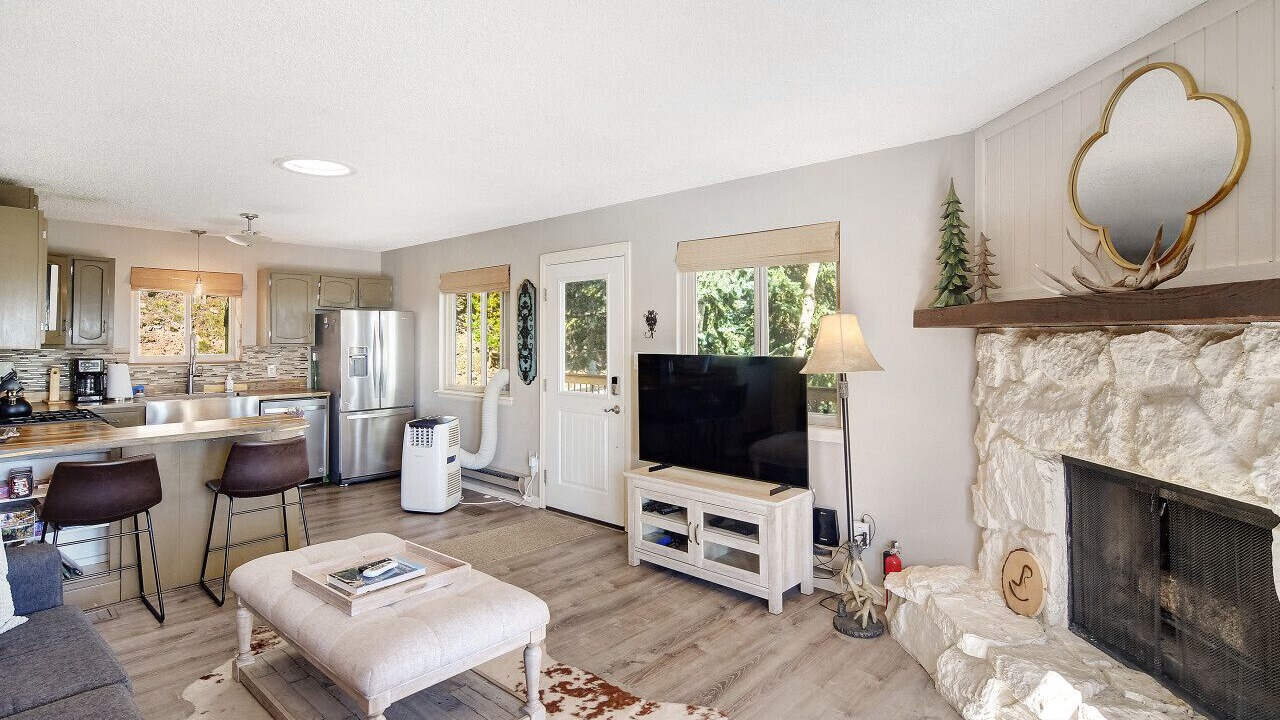 Photo of Livingroom in Shadow Mountain