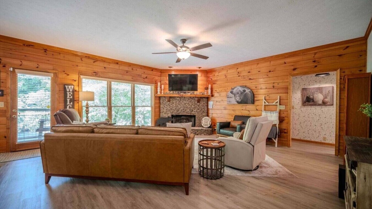 Photo of Livingroom in East Ellijay