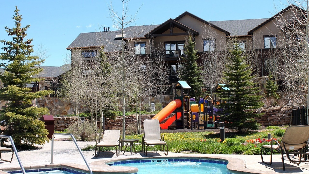 Photo of Outdoor in Four O'Clock