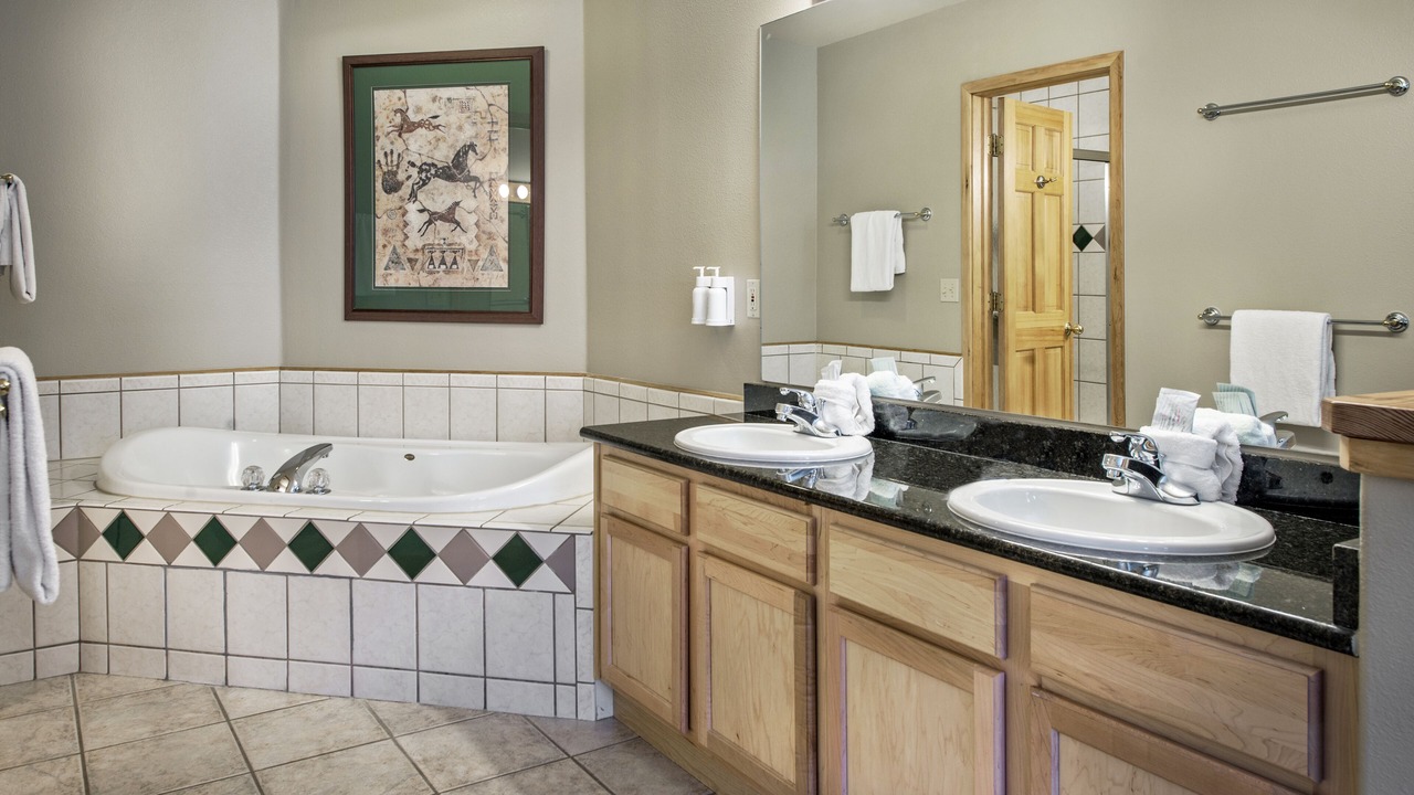 Photo of Bathroom in Four O'Clock