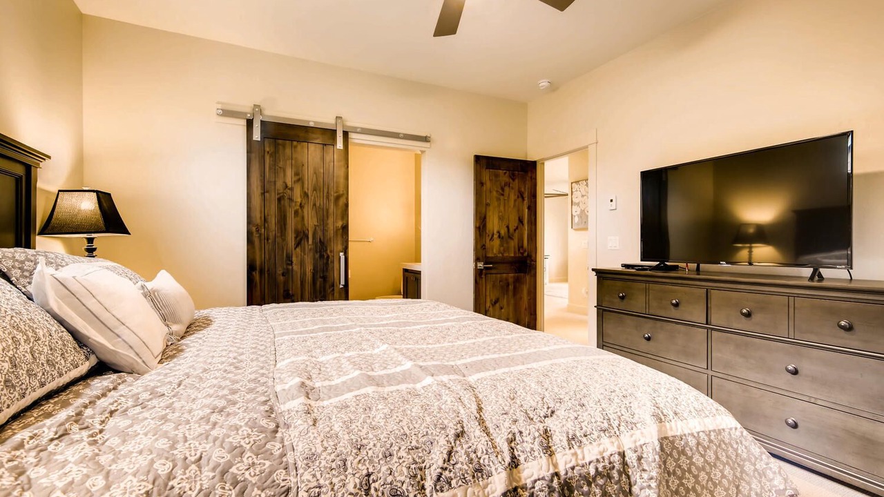 Photo of Bedroom in Fairmount On The River