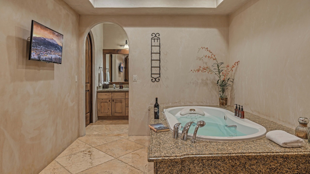 Photo of Bathroom in Peak 8