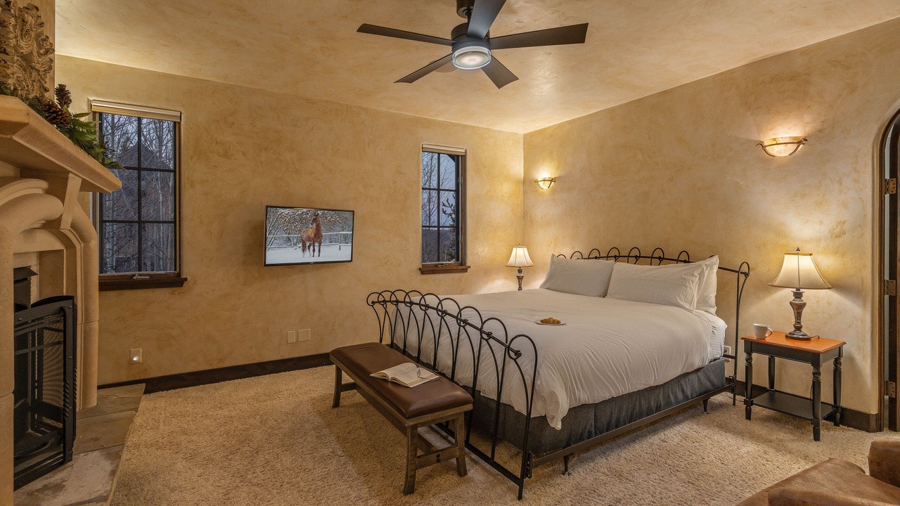 Photo of Livingroom in Peak 8