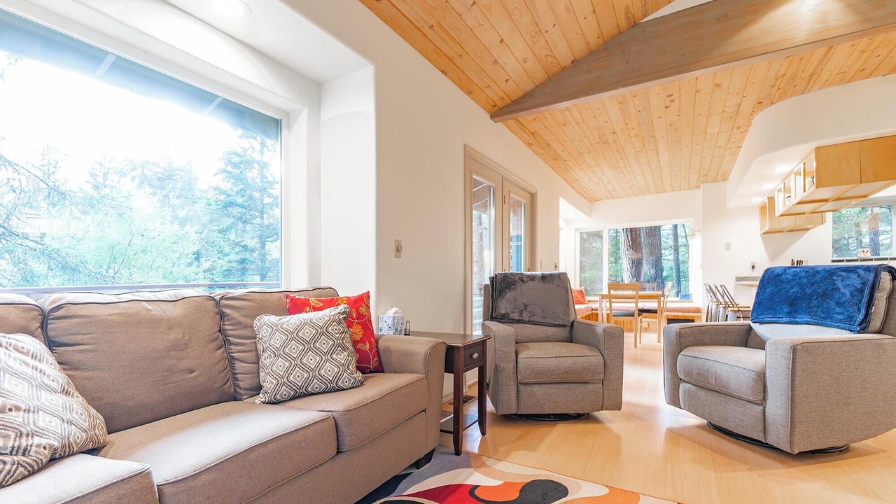 Photo of Bedroom in Alyeska