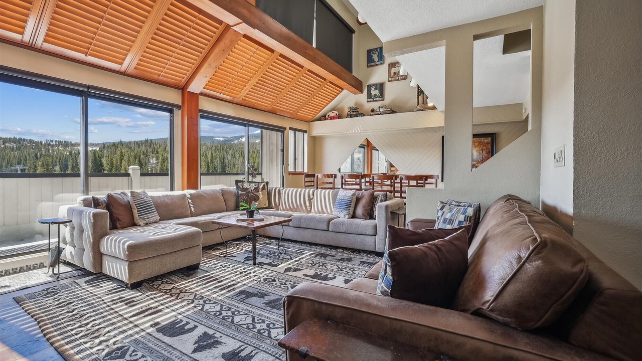 Photo of Bedroom in Peak 9