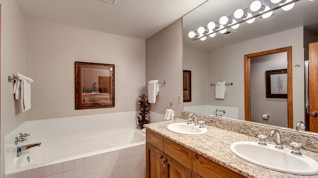 Photo of Bathroom in Peak 9