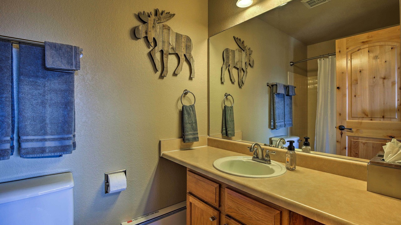 Photo of Bathroom in Four O'Clock