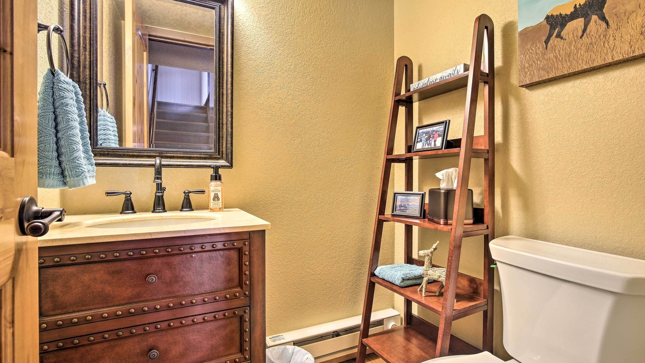 Photo of Bathroom in Four O'Clock