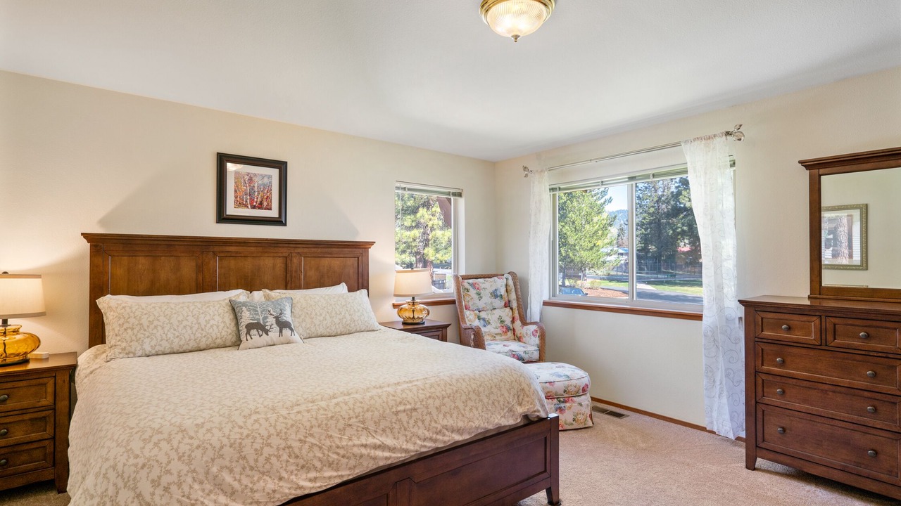 Photo of Bedroom in Downtown Leavenworth