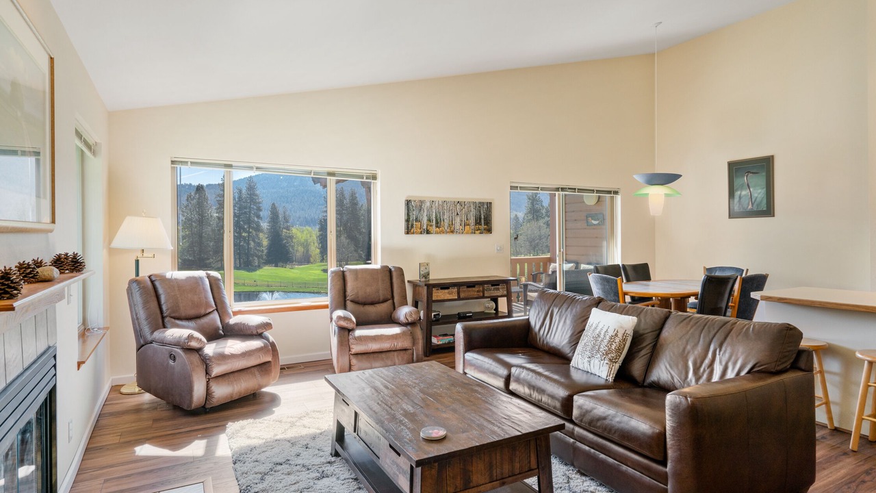 Photo of Livingroom in Downtown Leavenworth