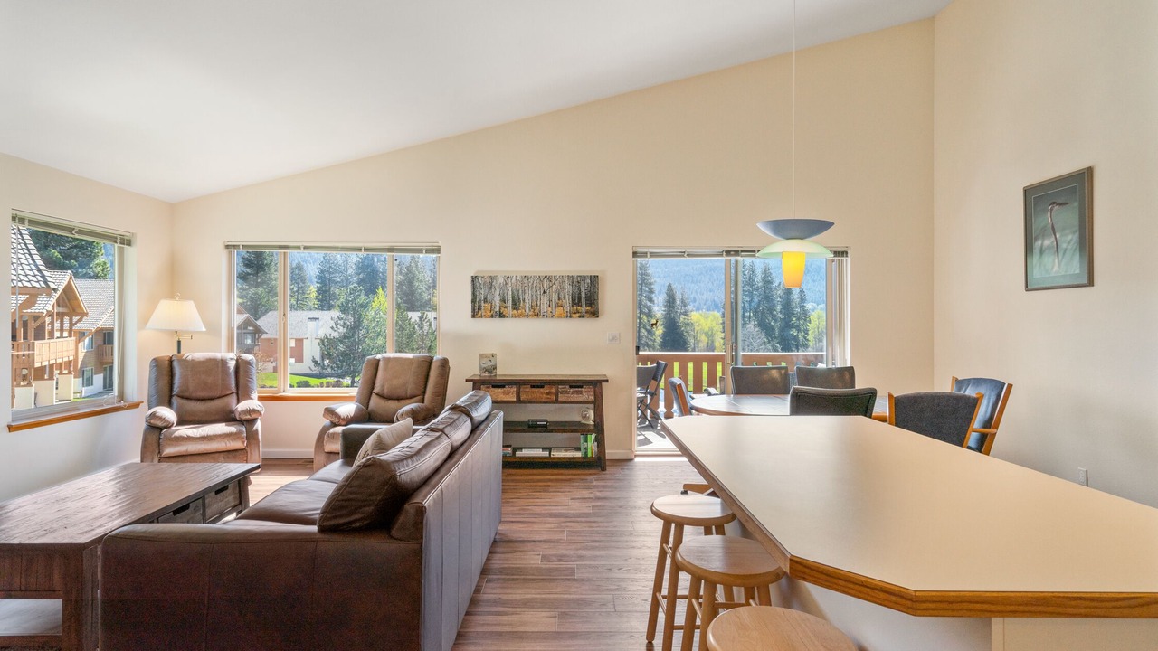 Photo of Livingroom in Downtown Leavenworth