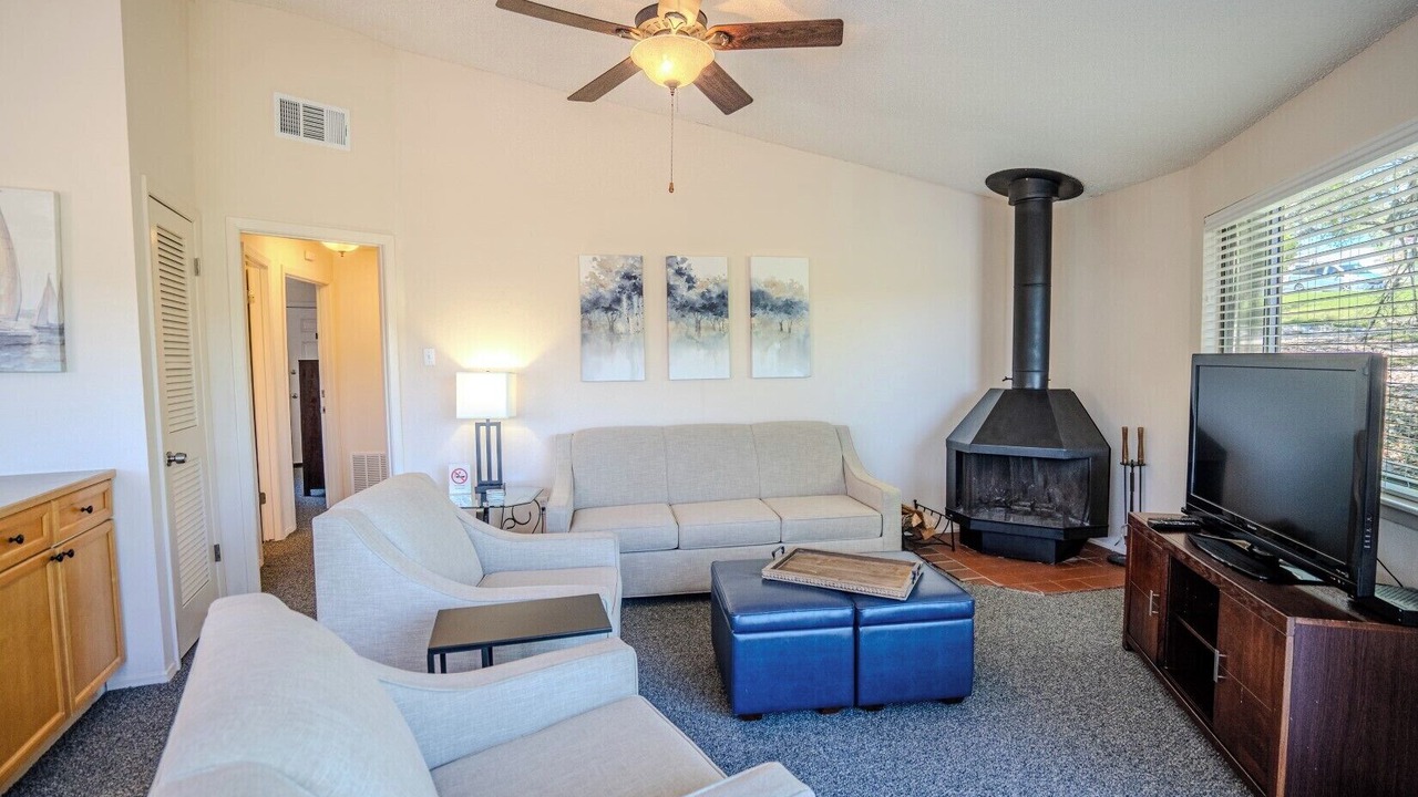 Photo of Livingroom in Lakeway