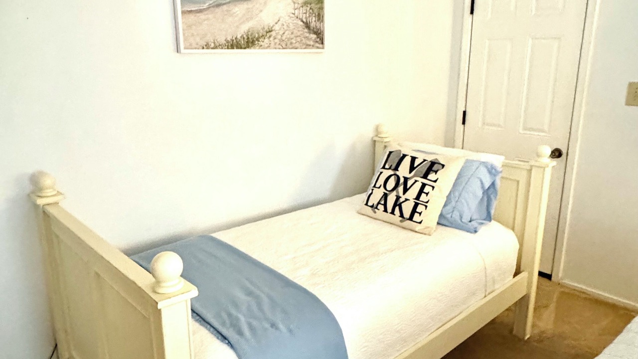 Photo of Bedroom in Horseshoe Bay