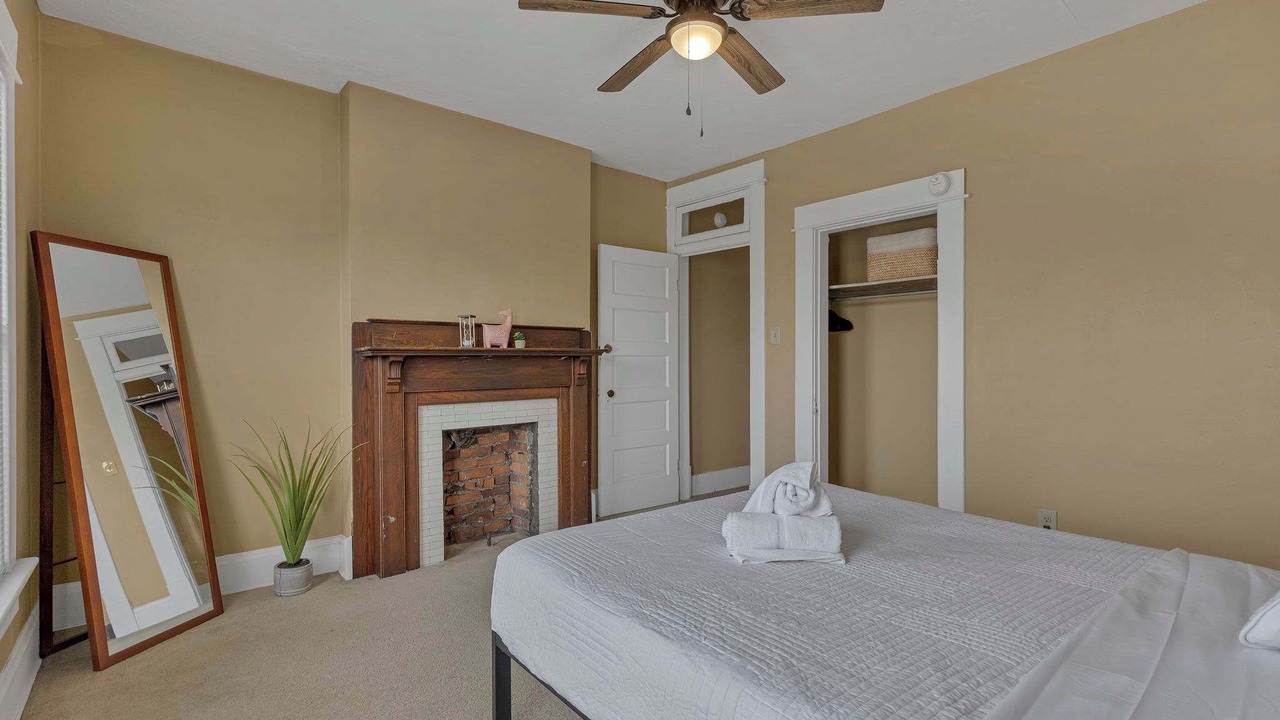 Photo of Bedroom in Old North Columbus