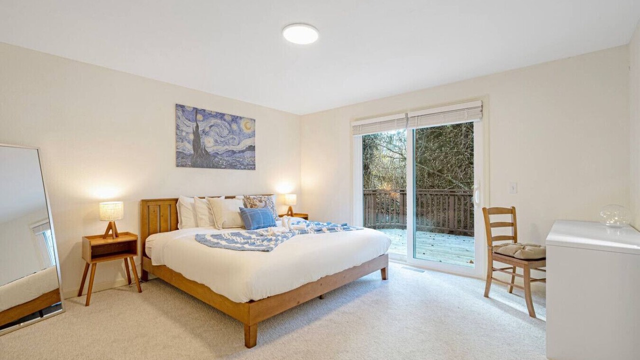 Photo of Bedroom in Mountlake Terrace