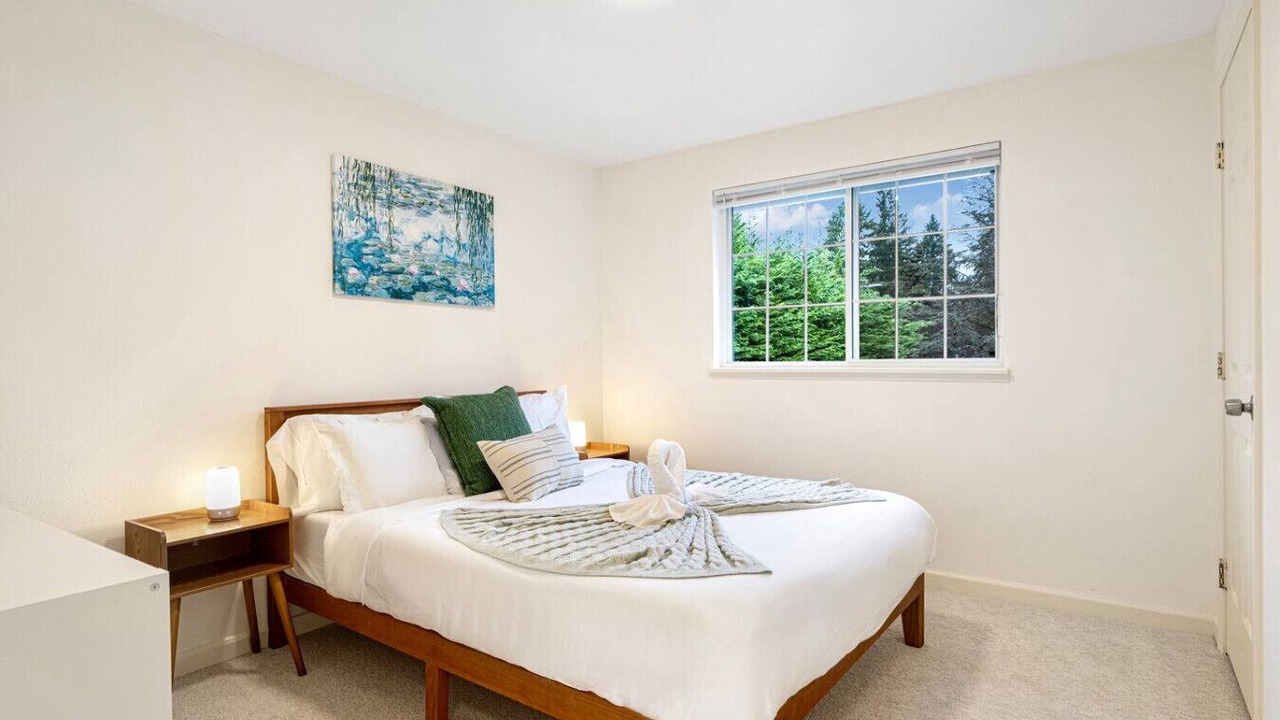 Photo of Bedroom in Mountlake Terrace