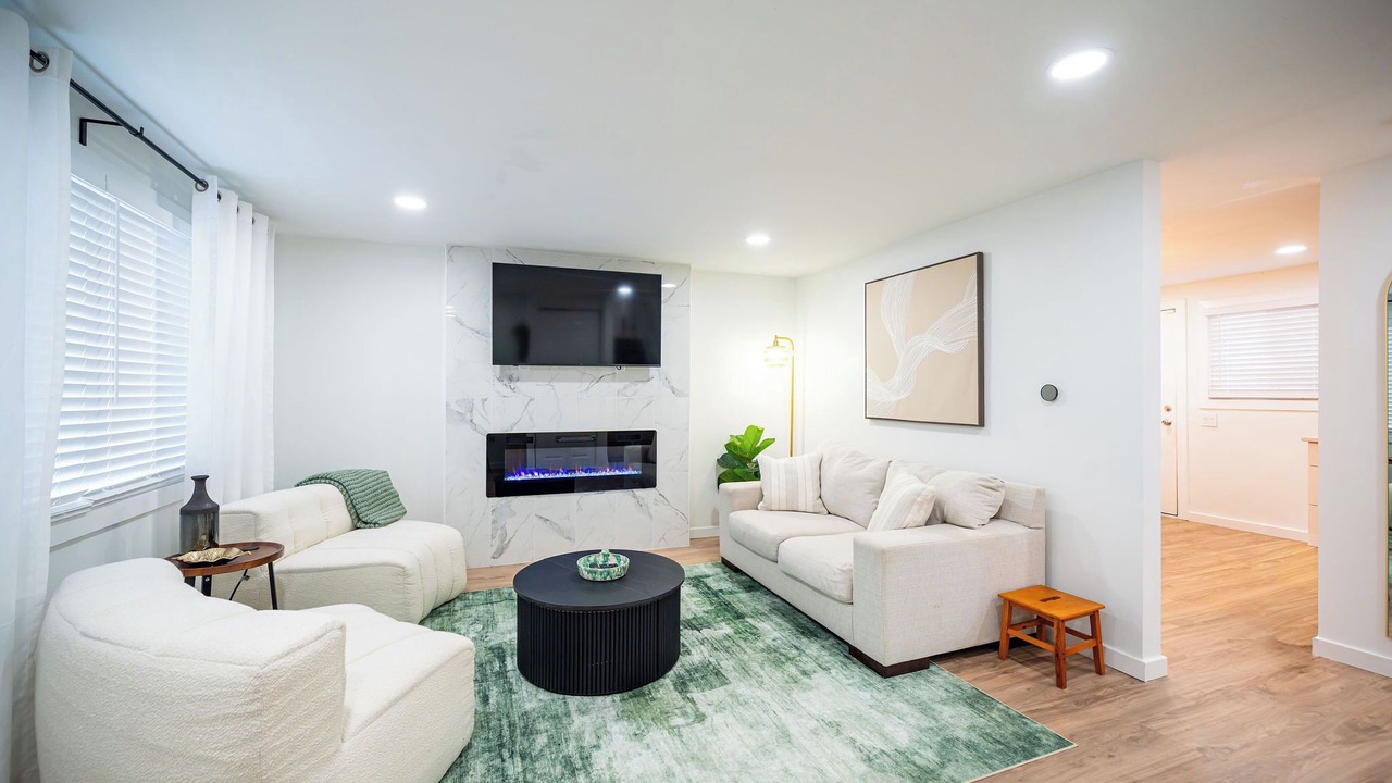 Photo of Livingroom in Summit Station