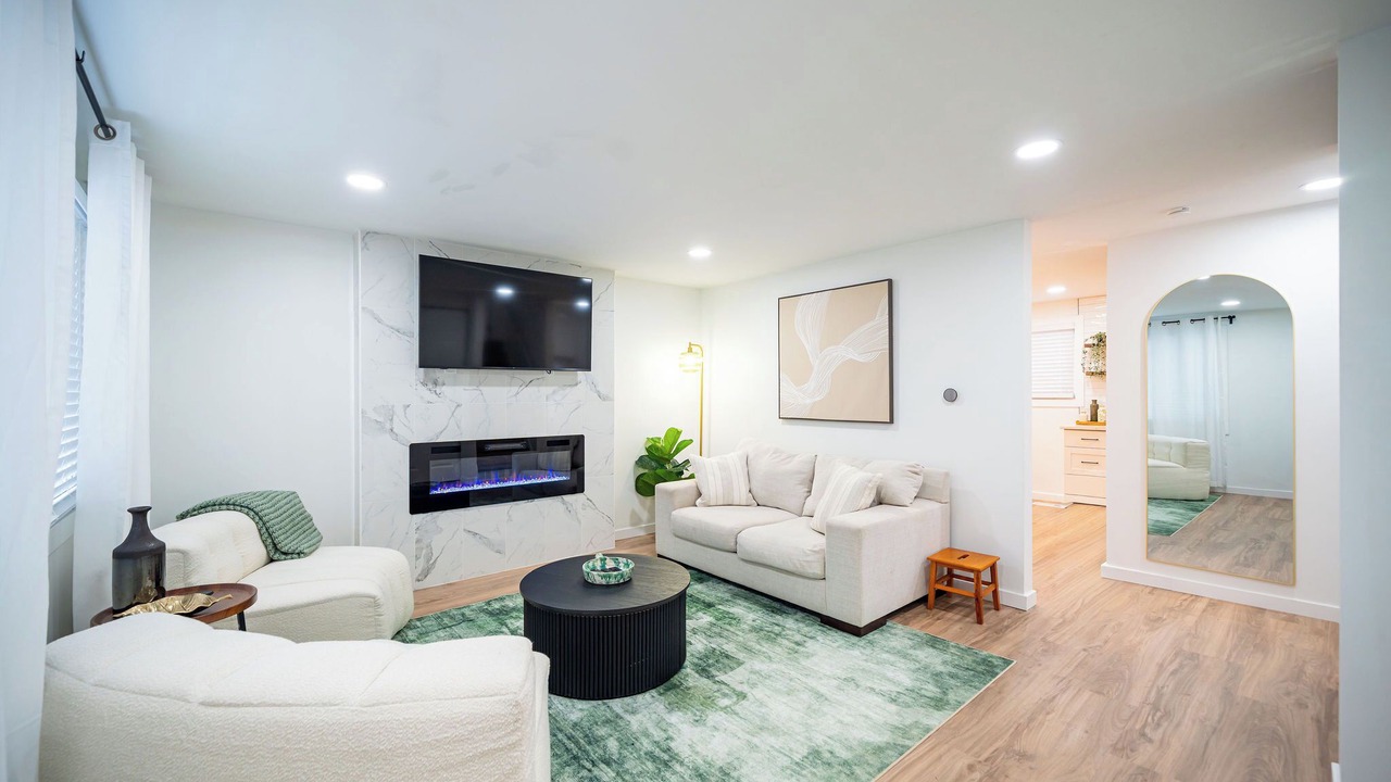 Photo of Livingroom in Summit Station