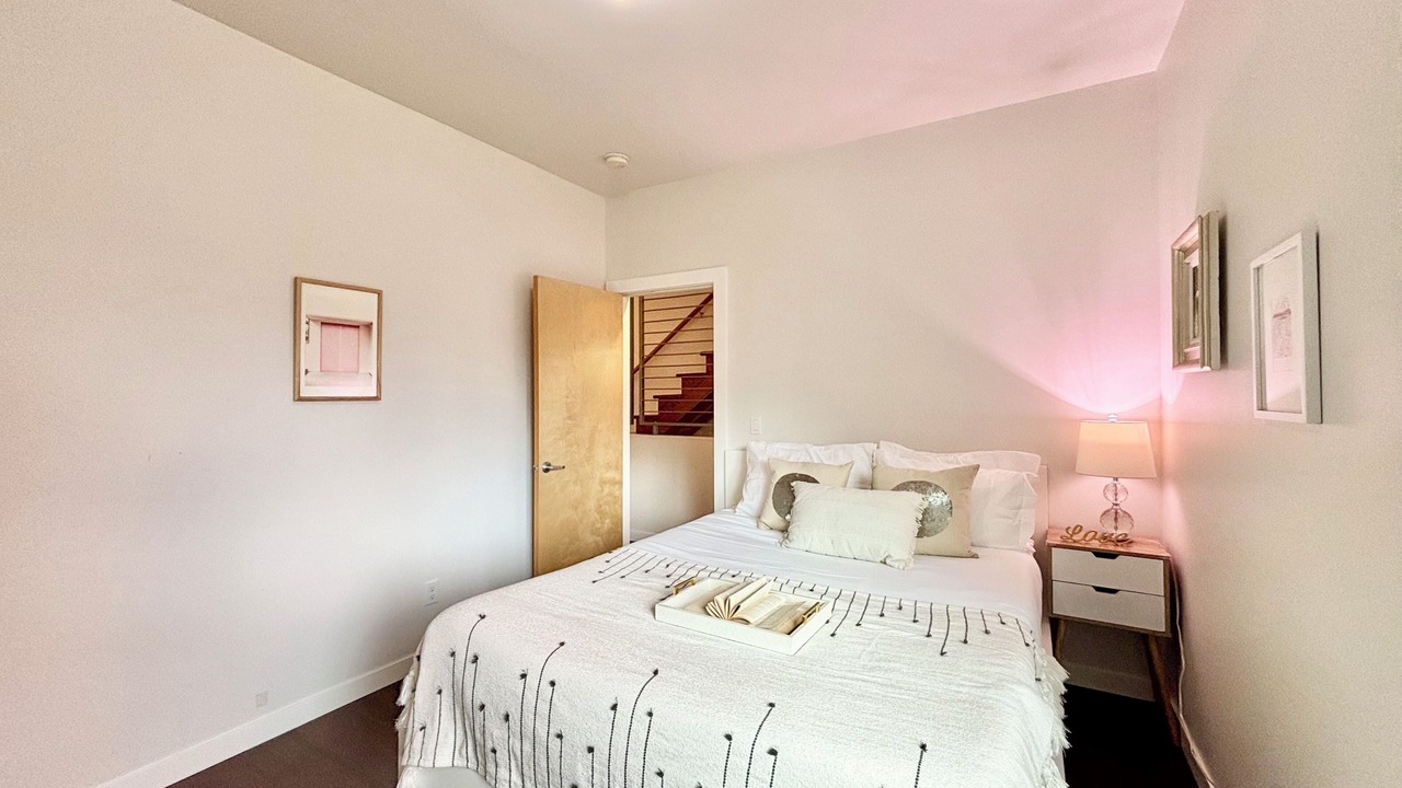 Photo of Bedroom in Minor
