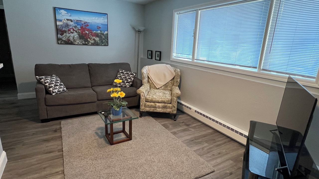 Photo of Livingroom in Taku - Campbell