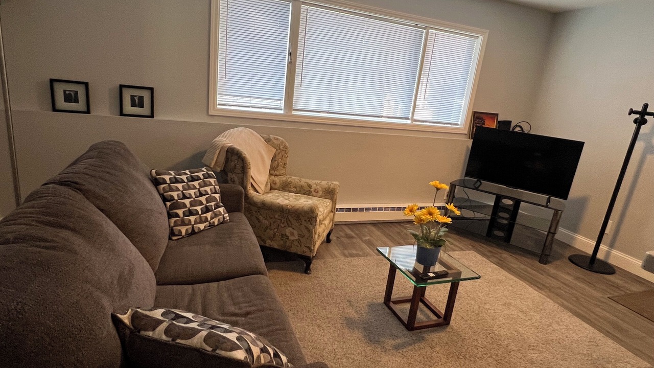 Photo of Livingroom in Taku - Campbell
