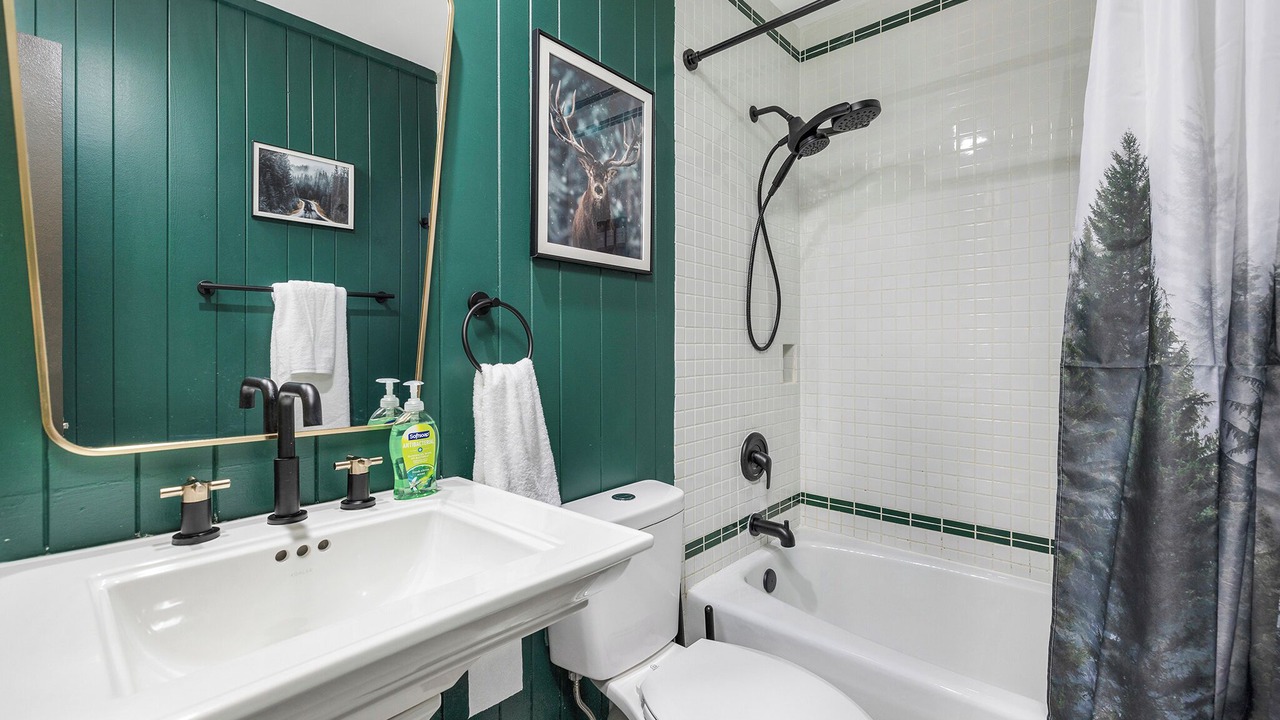 Photo of Bathroom in Seven Devils