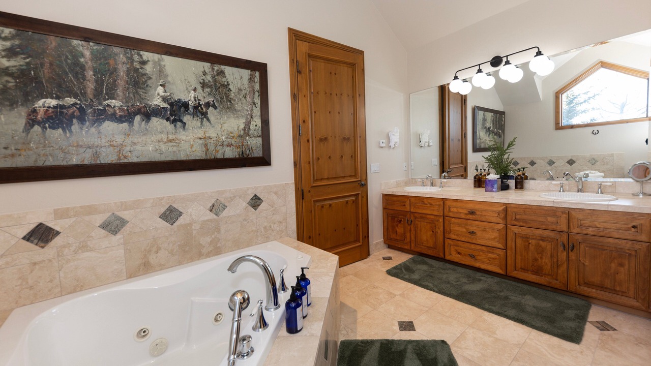 Photo of Bathroom in Four O'Clock