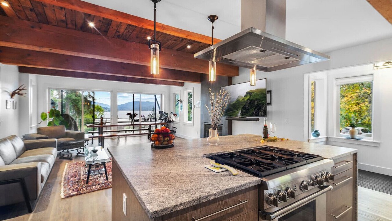 Photo of Kitchen in Northeast Bellevue