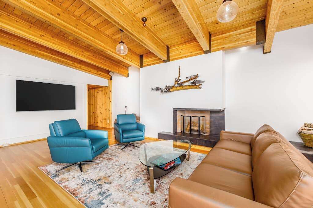 Photo of Livingroom in Downtown Anchorage