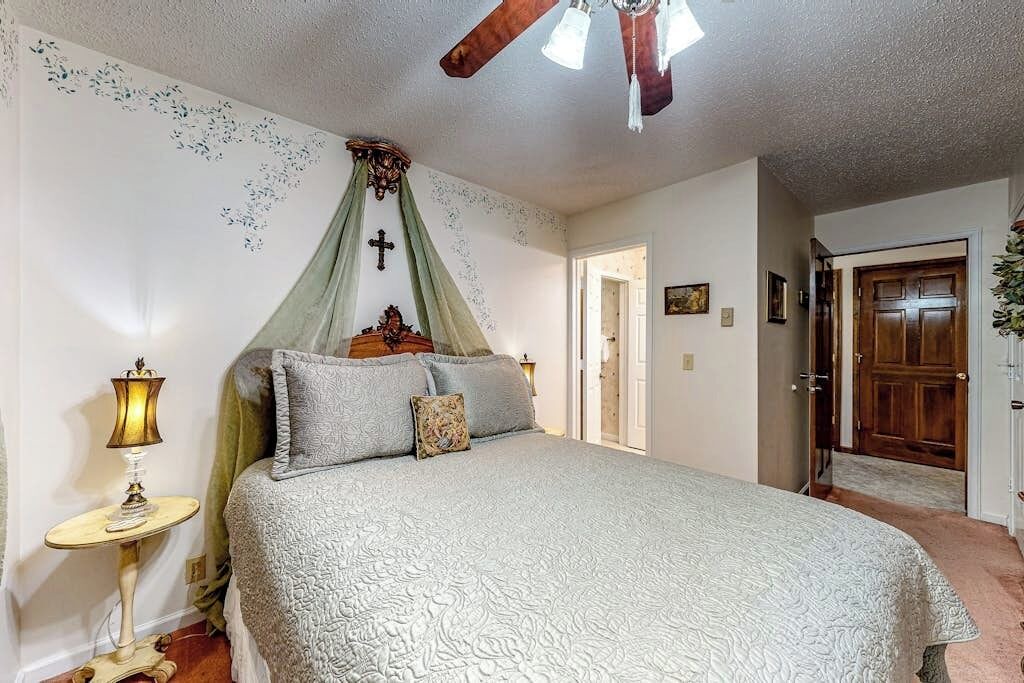 Photo of Bedroom in South Fork