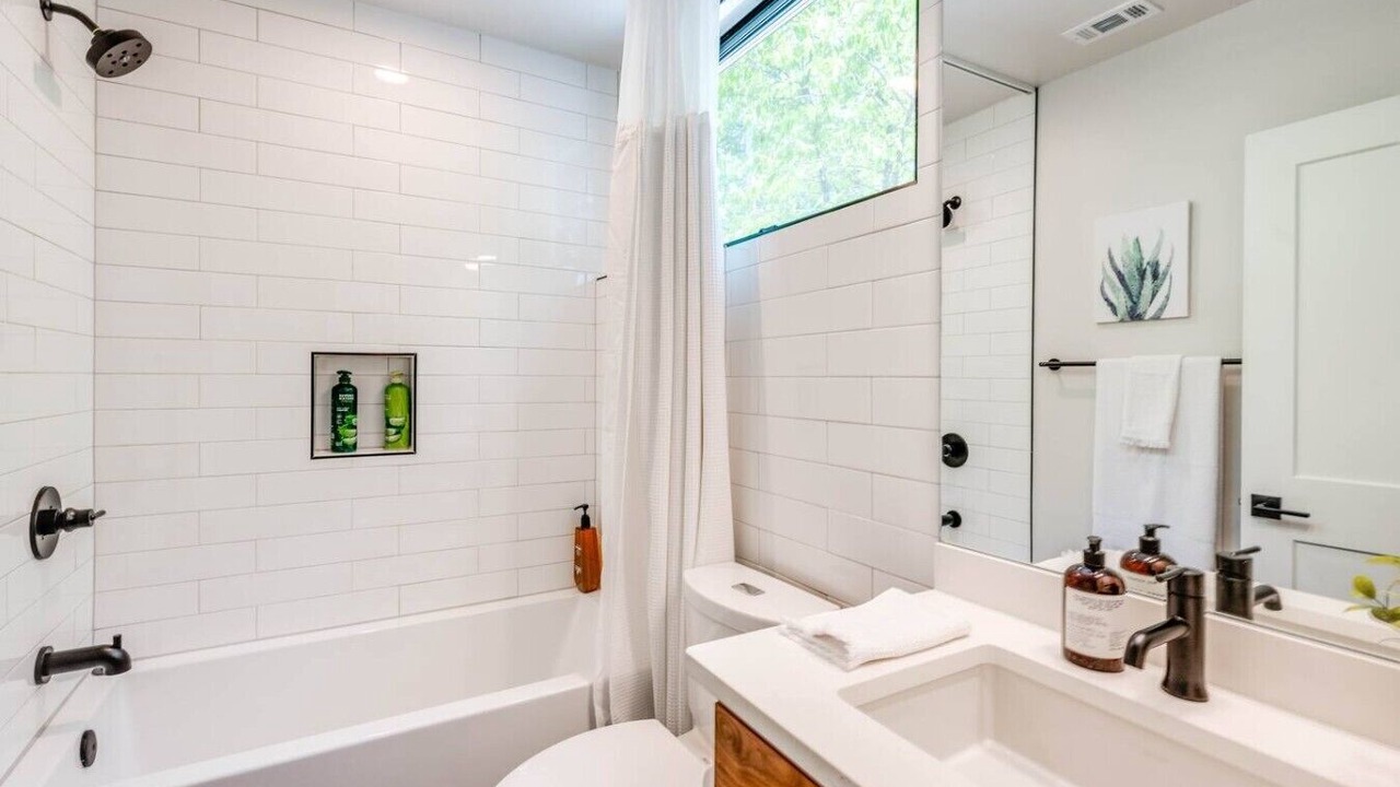 Photo of Bathroom in Blackshear-Prospect Hill