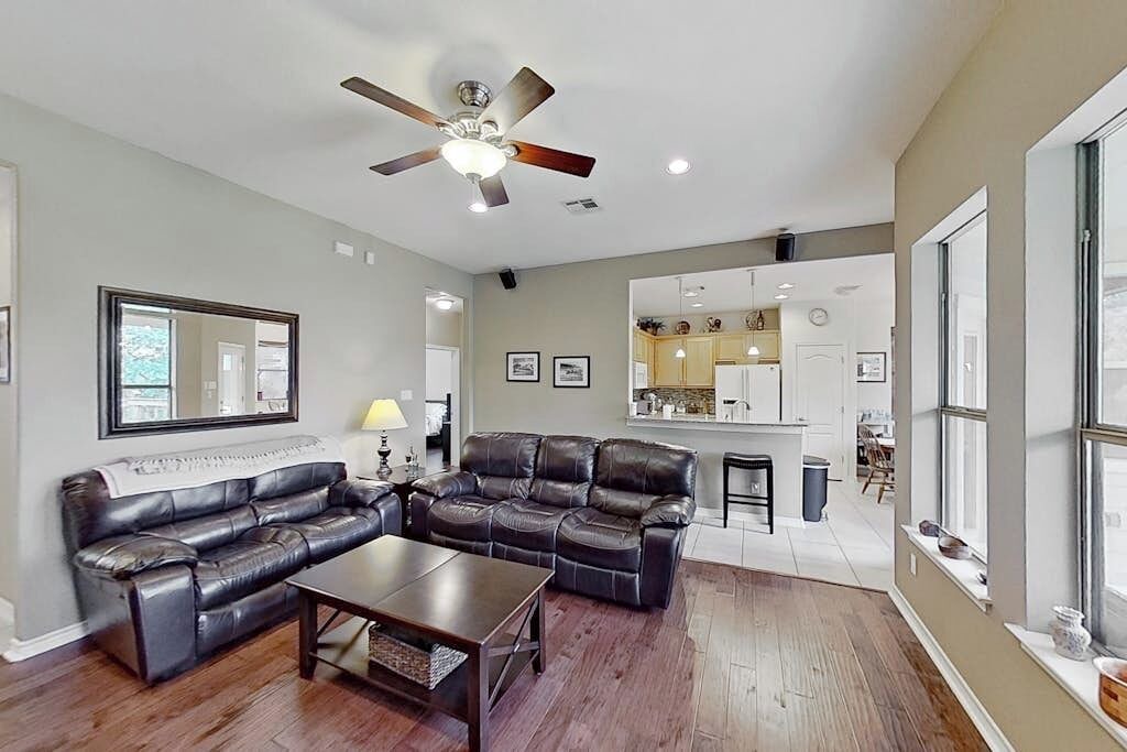 Photo of Livingroom in Apache Shores