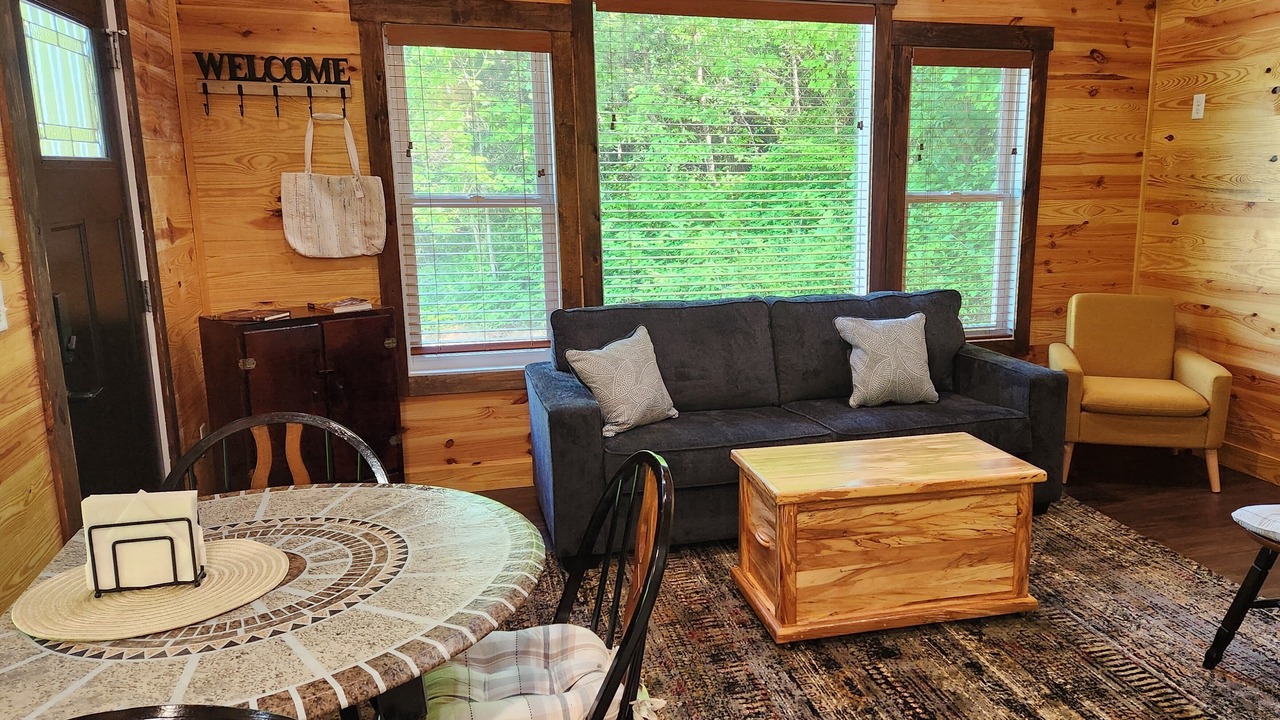 Photo of Livingroom in Old Fort