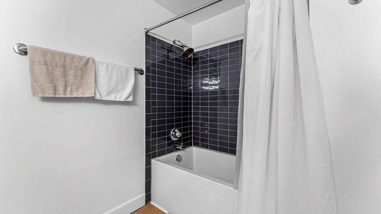 Photo of Bathroom in North Broadway - Holiday