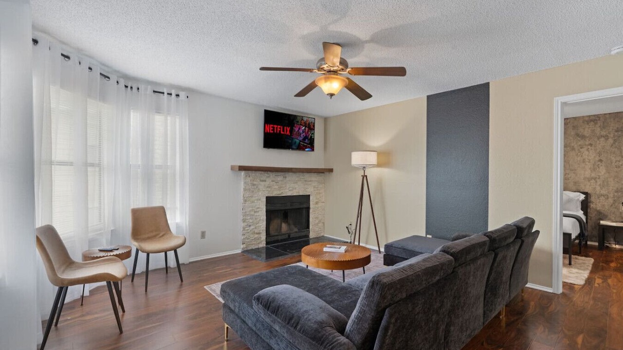 Photo of Livingroom in McNeil