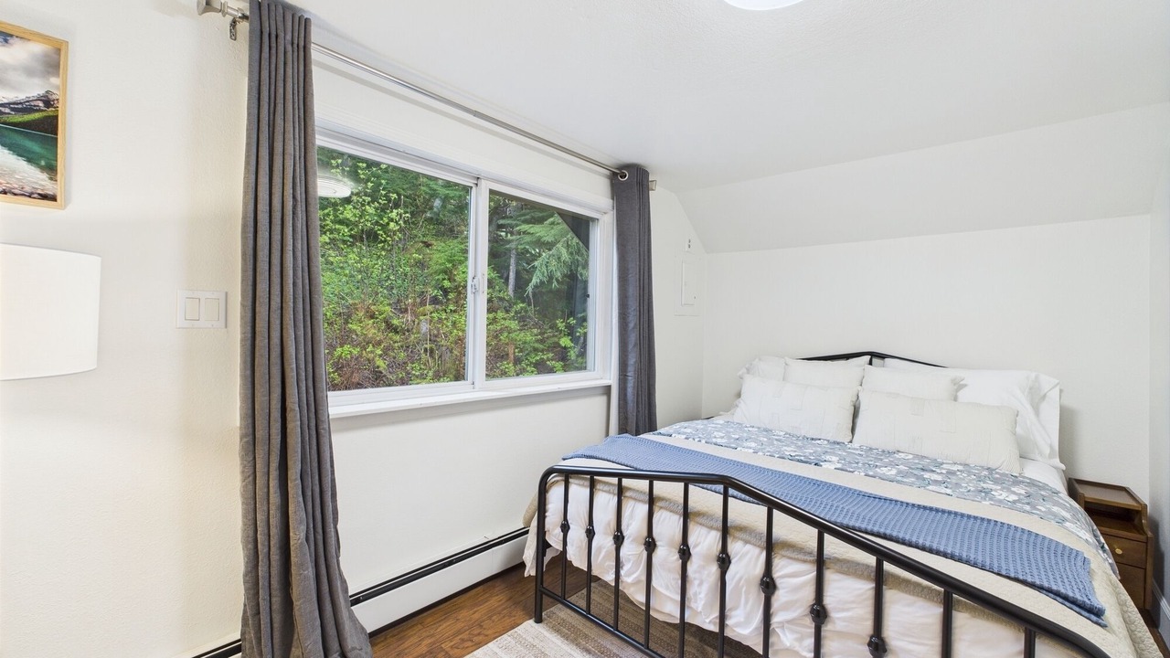 Photo of Bedroom in Juneau