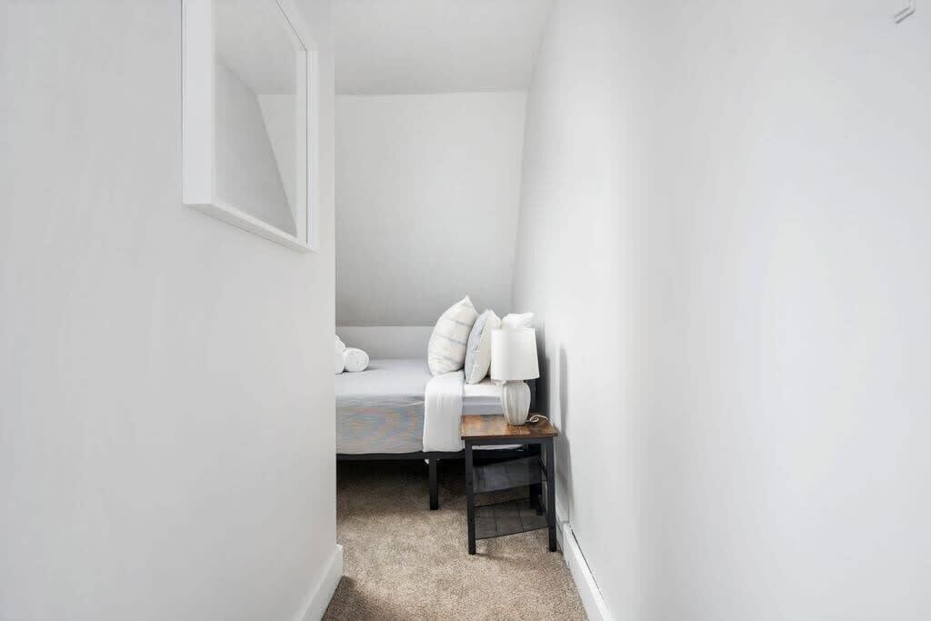 Photo of Bedroom in Weinland Park