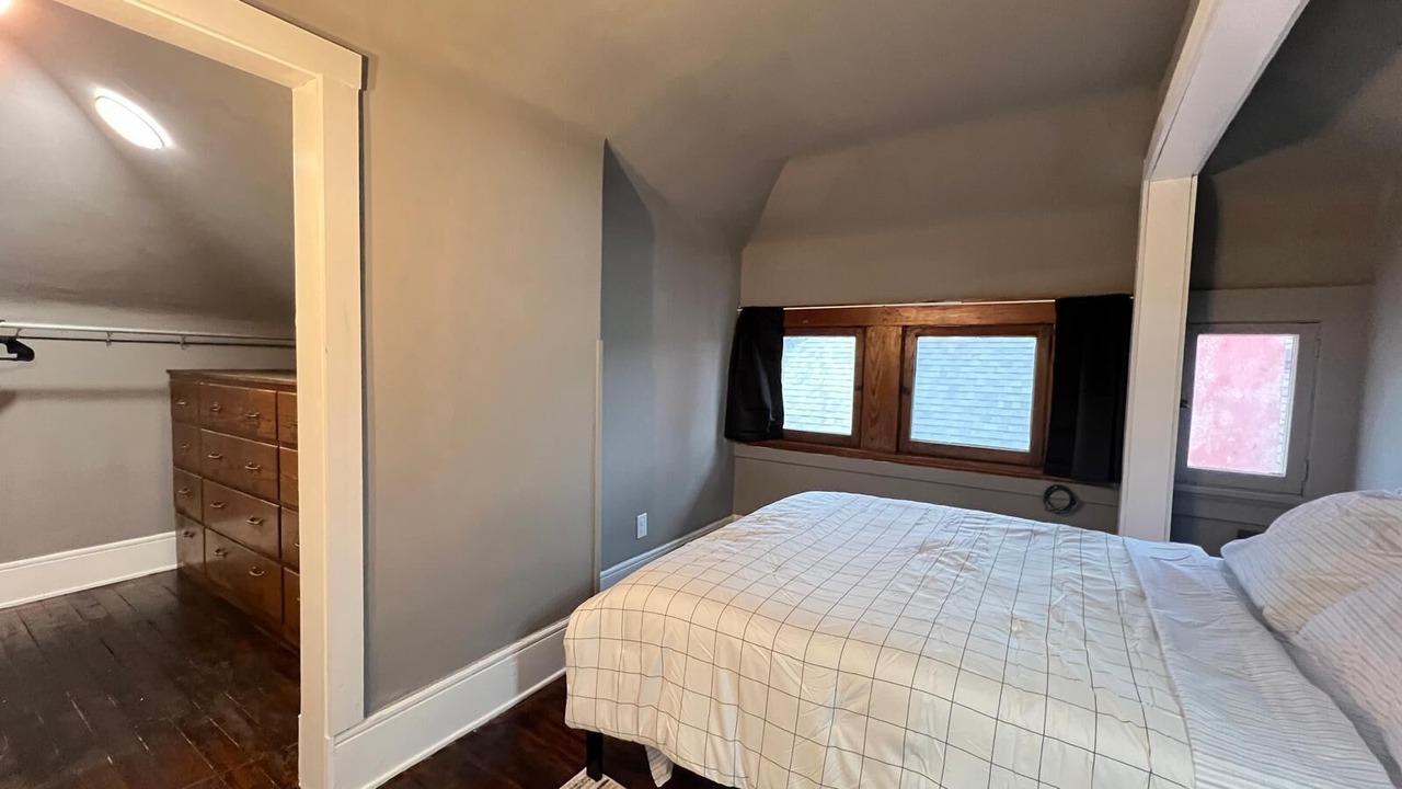 Photo of Bedroom in University District
