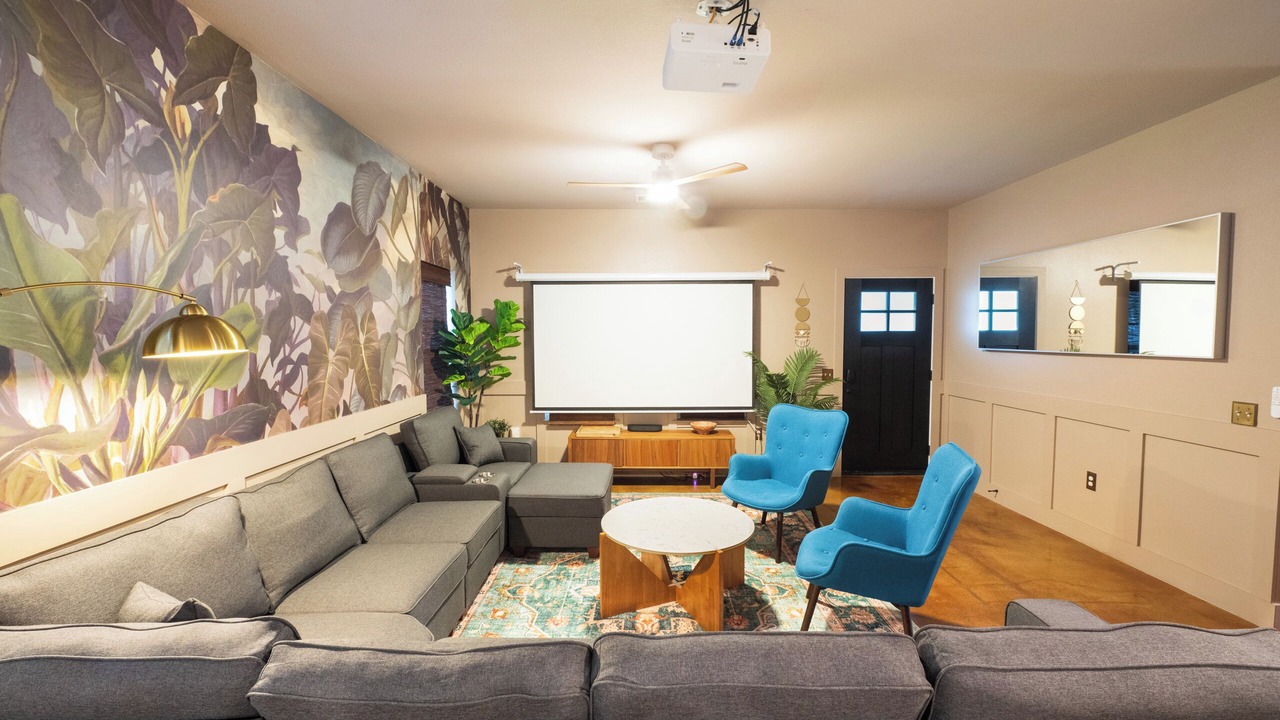 Photo of Livingroom in East Cesar Chavez