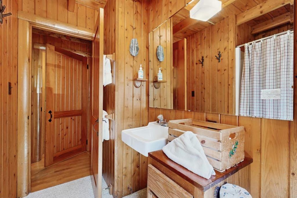 Photo of Bathroom in Beaver Cove
