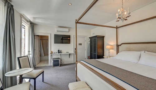 Room, 1 King Bed (Riverfront)