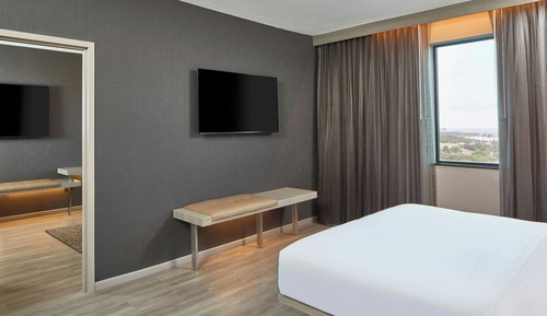 Suite, 1 Bedroom, City View