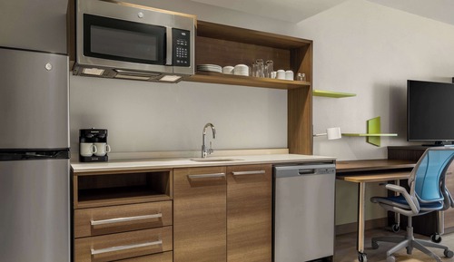 Basic Studio, 1 King Bed, Accessible (Mobility & Hearing, Roll-in Shower)