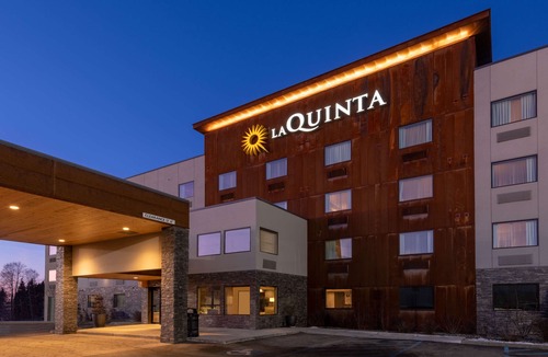 Spenard Hotel | La Quinta by Wyndham Anchorage Airport